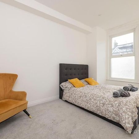 2 Bed Flat -Zone 1-4 London Apartamento Thornton Heath Exterior foto